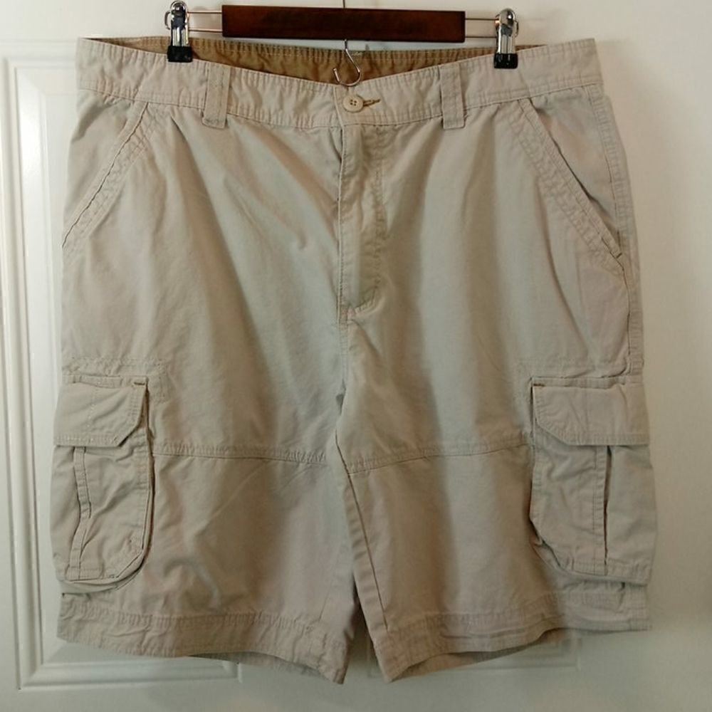 Big Sky Outfitters khaki cargo shorts